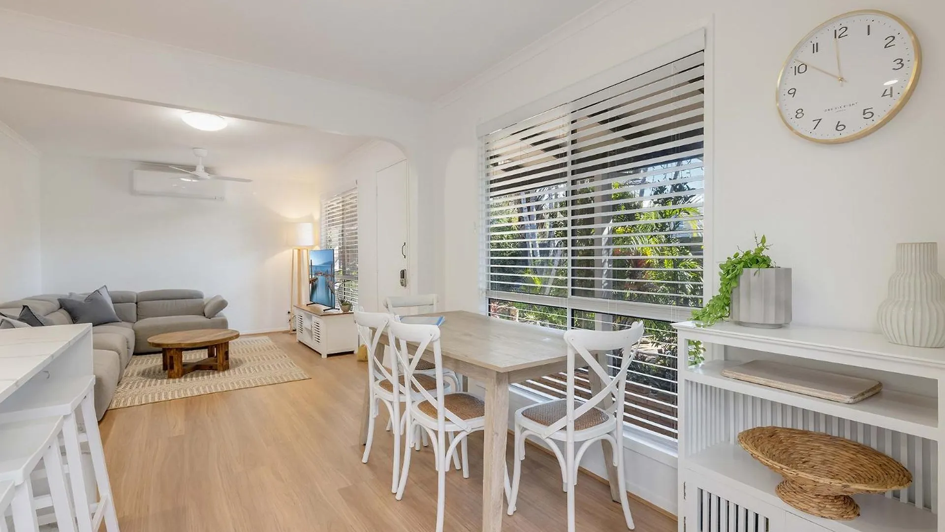Maroochy 4 Bedroom Family Beachhouse Маручидор Дом отдыха