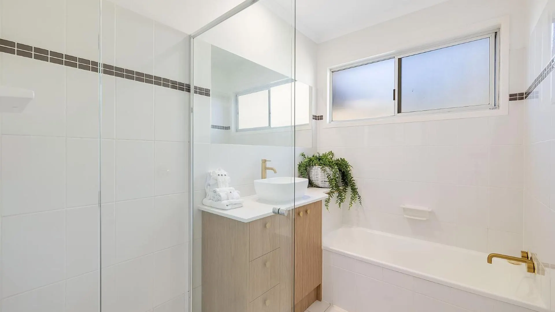 Maroochy 4 Bedroom Family Beachhouse Маручидор Дом отдыха